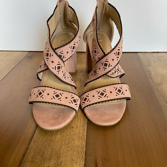 CL by laundry Strappy Criss Cross Suede Blush Color Sandal With Heel Zip Closure - Picture 9 of 9